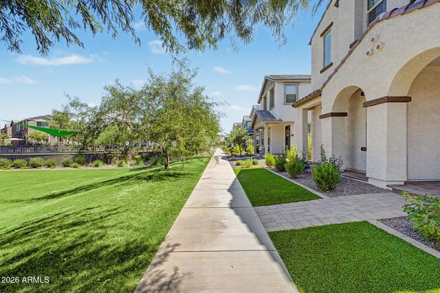 1993 W HIDE Trail, Phoenix, AZ 85085