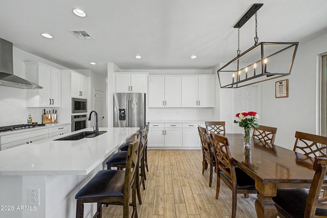 1993 W HIDE Trail, Phoenix, AZ 85085