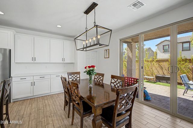 1993 W HIDE Trail, Phoenix, AZ 85085
