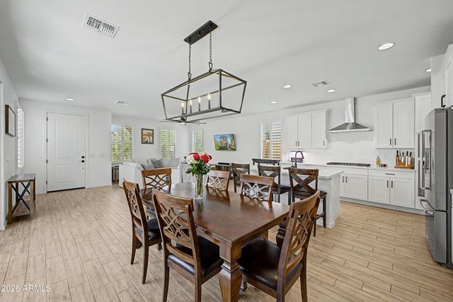 1993 W HIDE Trail, Phoenix, AZ 85085