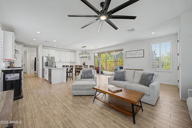 1993 W HIDE Trail, Phoenix, AZ 85085