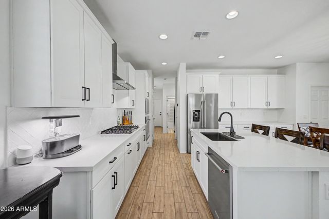 1993 W HIDE Trail, Phoenix, AZ 85085