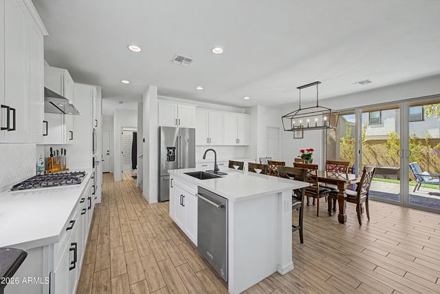 1993 W HIDE Trail, Phoenix, AZ 85085