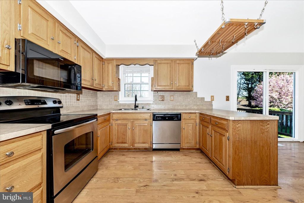 Image 12 of property listing at 8211 WINTER SNOW CT, Frederick, MD 21702