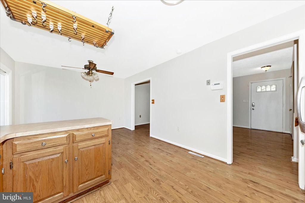 Image 13 of property listing at 8211 WINTER SNOW CT, Frederick, MD 21702