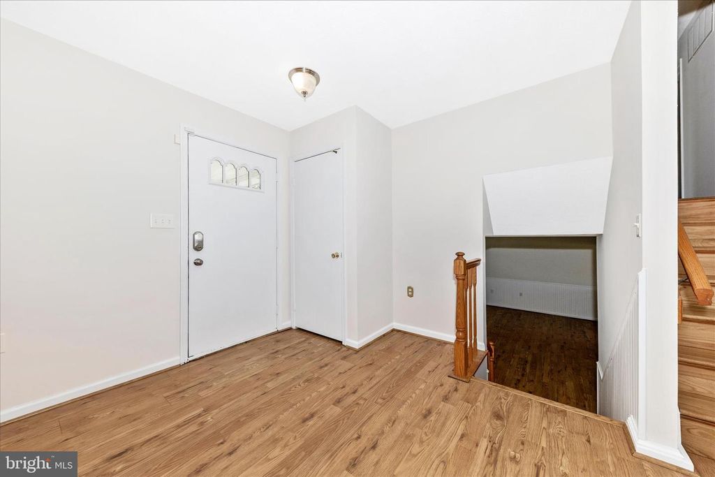 Image 2 of property listing at 8211 WINTER SNOW CT, Frederick, MD 21702