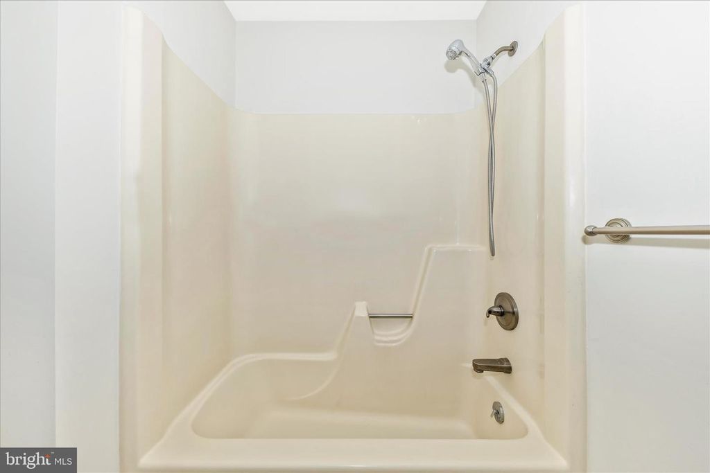 Image 24 of property listing at 8211 WINTER SNOW CT, Frederick, MD 21702