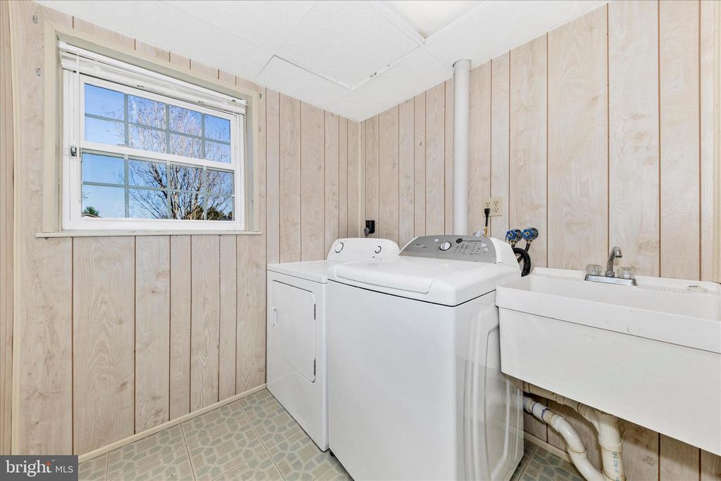 Image 31 of property listing at 8211 WINTER SNOW CT, Frederick, MD 21702