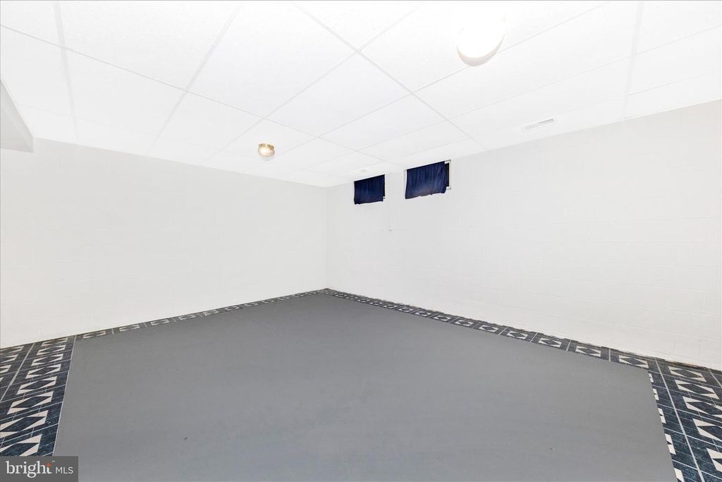 Image 33 of property listing at 8211 WINTER SNOW CT, Frederick, MD 21702