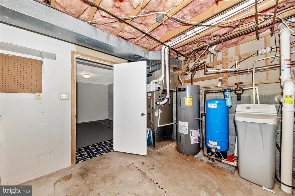 Image 37 of property listing at 8211 WINTER SNOW CT, Frederick, MD 21702