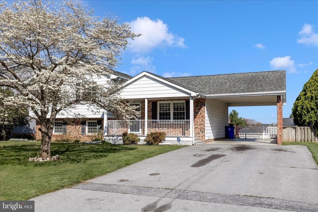 Image 38 of property listing at 8211 WINTER SNOW CT, Frederick, MD 21702