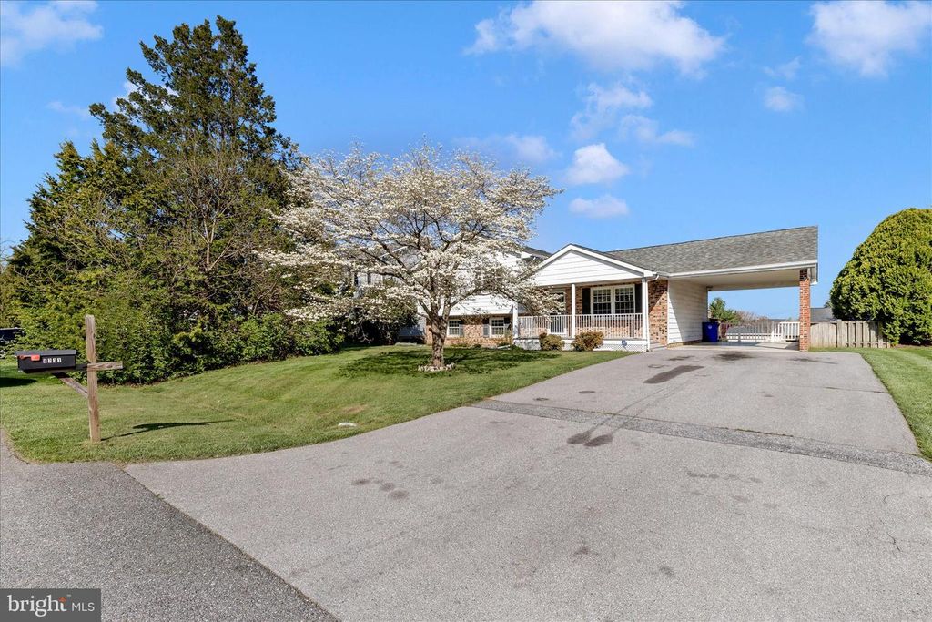 Image 39 of property listing at 8211 WINTER SNOW CT, Frederick, MD 21702