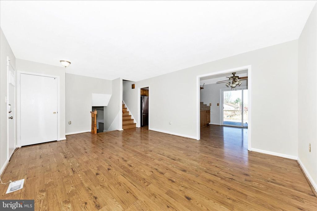 Image 6 of property listing at 8211 WINTER SNOW CT, Frederick, MD 21702