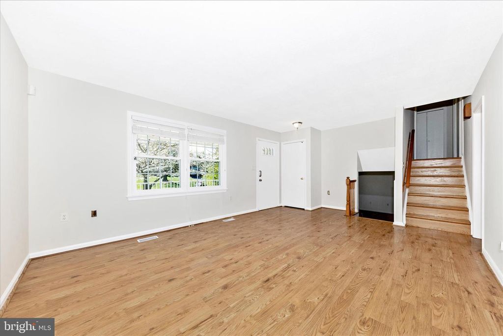 Image 7 of property listing at 8211 WINTER SNOW CT, Frederick, MD 21702