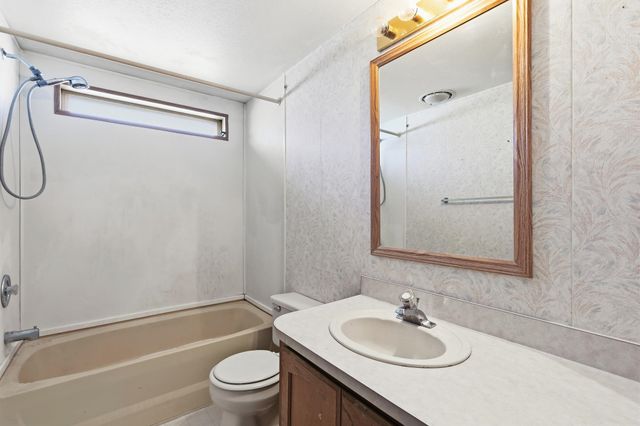4112 E Center Rd, Mead, WA 99201