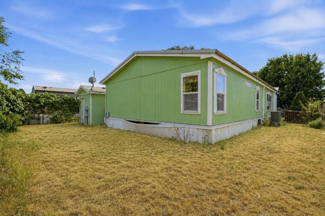 4112 E Center Rd, Mead, WA 99201