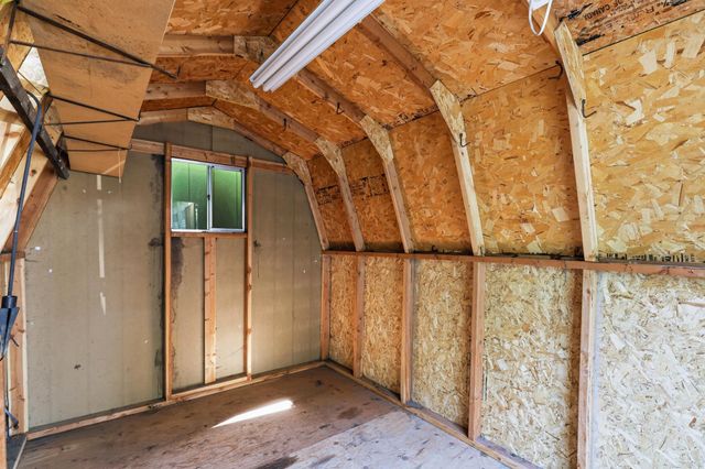 4112 E Center Rd, Mead, WA 99201