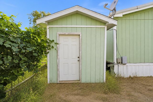 4112 E Center Rd, Mead, WA 99201
