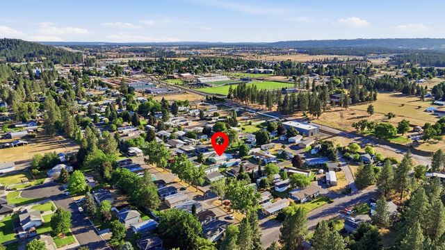 4112 E Center Rd, Mead, WA 99201