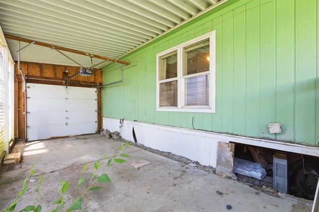 4112 E Center Rd, Mead, WA 99201