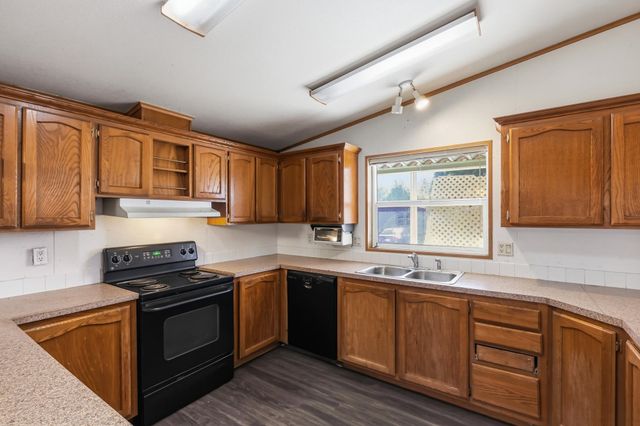 4112 E Center Rd, Mead, WA 99201