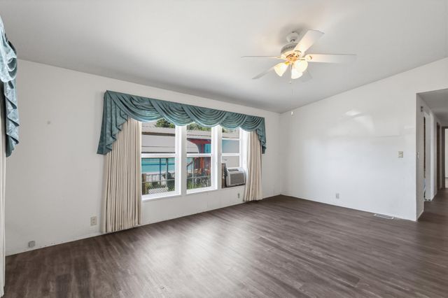 4112 E Center Rd, Mead, WA 99201