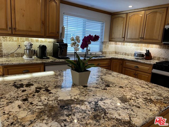 7825 Seaglen Drive, Huntington Beach, CA 92648