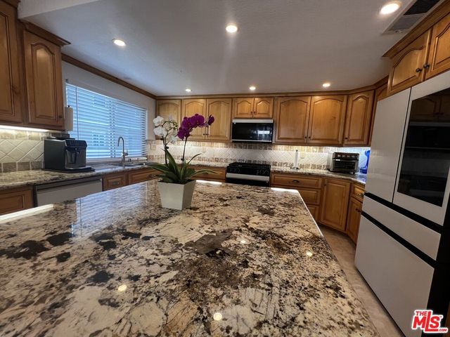 7825 Seaglen Drive, Huntington Beach, CA 92648