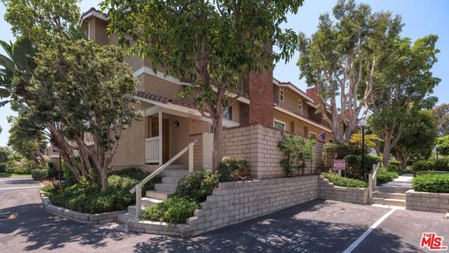 7825 Seaglen Drive, Huntington Beach, CA 92648