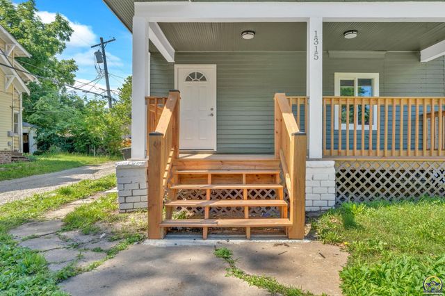 1315 SW 11th ST, Topeka, KS 66604