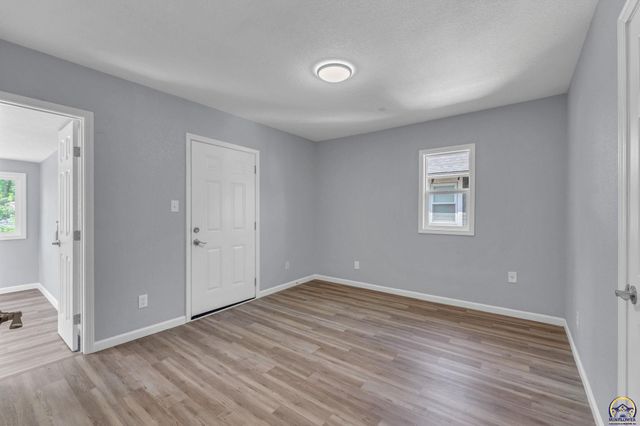 1315 SW 11th ST, Topeka, KS 66604