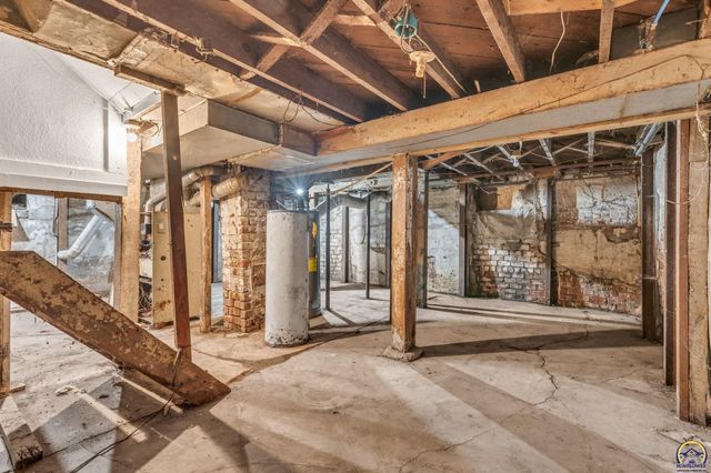 1315 SW 11th ST, Topeka, KS 66604