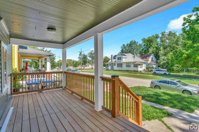 1315 SW 11th ST, Topeka, KS 66604