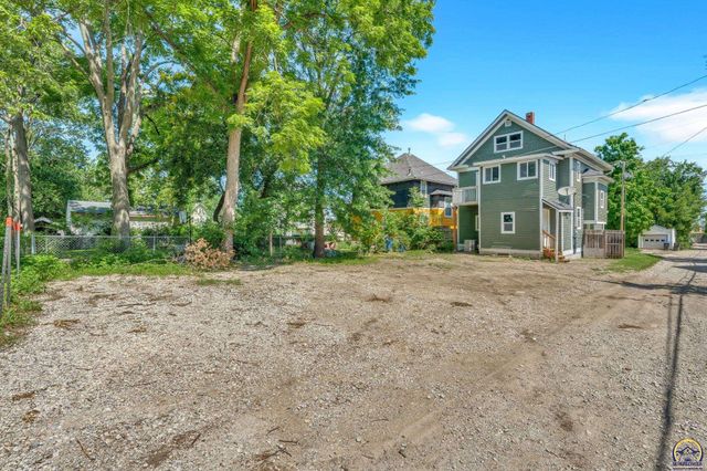 1315 SW 11th ST, Topeka, KS 66604