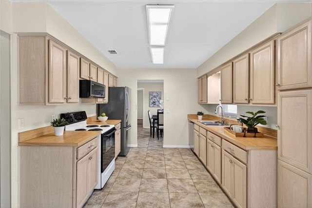 1036 MANCHESTER CIRCLE, Winter Park, FL 32792