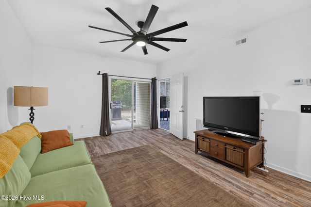 719 Bragg Drive Apt B, Wilmington, NC 28412