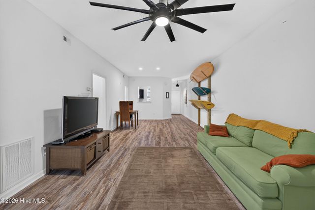 719 Bragg Drive Apt B, Wilmington, NC 28412