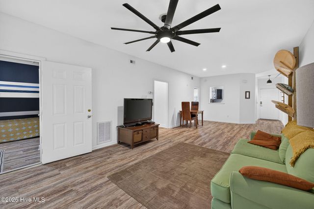 719 Bragg Drive Apt B, Wilmington, NC 28412