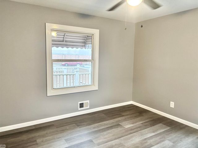 376 W Rowland Avenue, Madison Heights, MI 48071