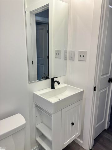 376 W Rowland Avenue, Madison Heights, MI 48071