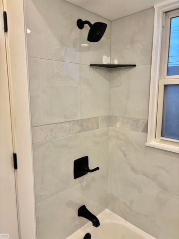 376 W Rowland Avenue, Madison Heights, MI 48071