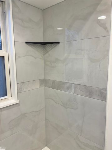 376 W Rowland Avenue, Madison Heights, MI 48071