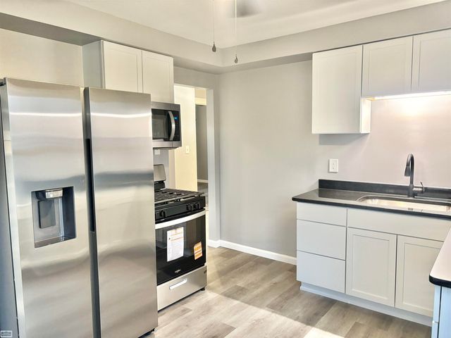 376 W Rowland Avenue, Madison Heights, MI 48071