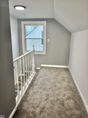 376 W Rowland Avenue, Madison Heights, MI 48071