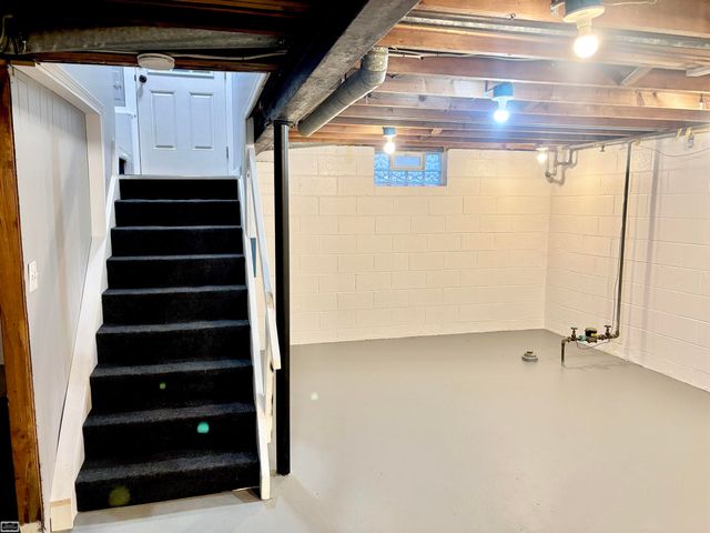 376 W Rowland Avenue, Madison Heights, MI 48071