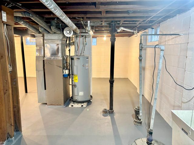 376 W Rowland Avenue, Madison Heights, MI 48071