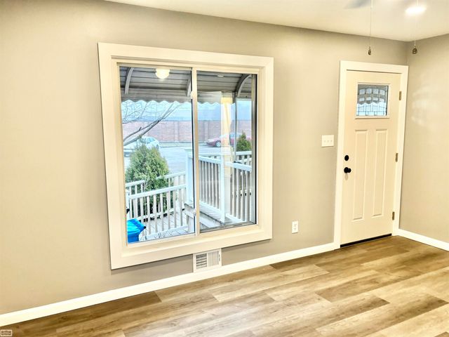 376 W Rowland Avenue, Madison Heights, MI 48071