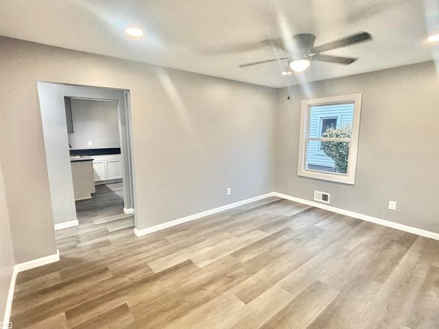 376 W Rowland Avenue, Madison Heights, MI 48071