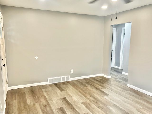 376 W Rowland Avenue, Madison Heights, MI 48071