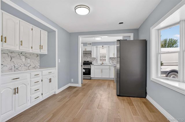 22606 Liberty Street, St. Clair Shores, MI 48080